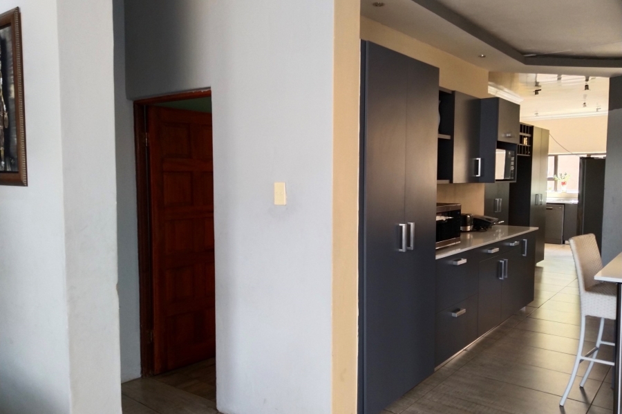 5 Bedroom Property for Sale in Birdwood Estate North West